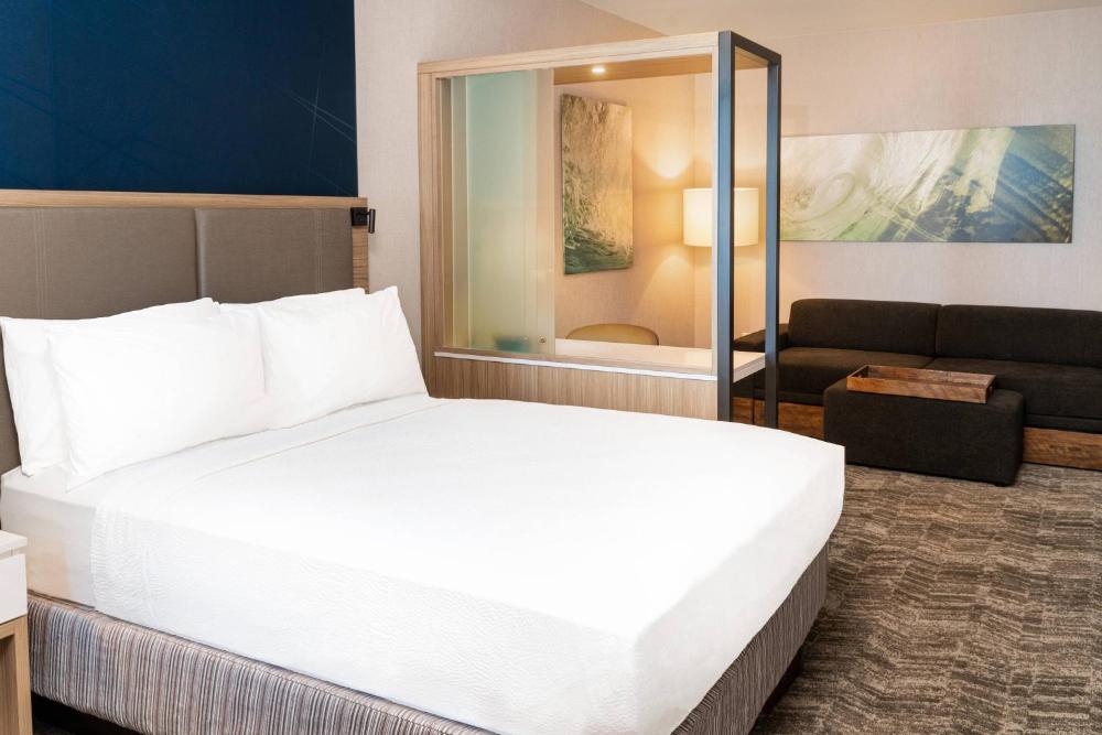 King Suite with Trundle Bed interior
