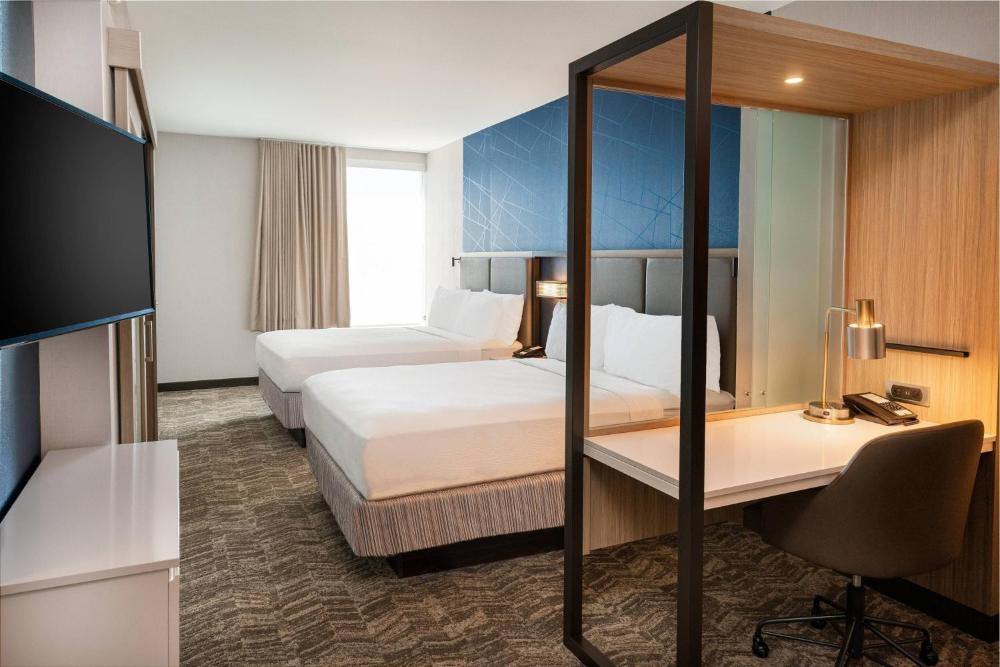 Suite with 2 Queen Trundle Beds  interior